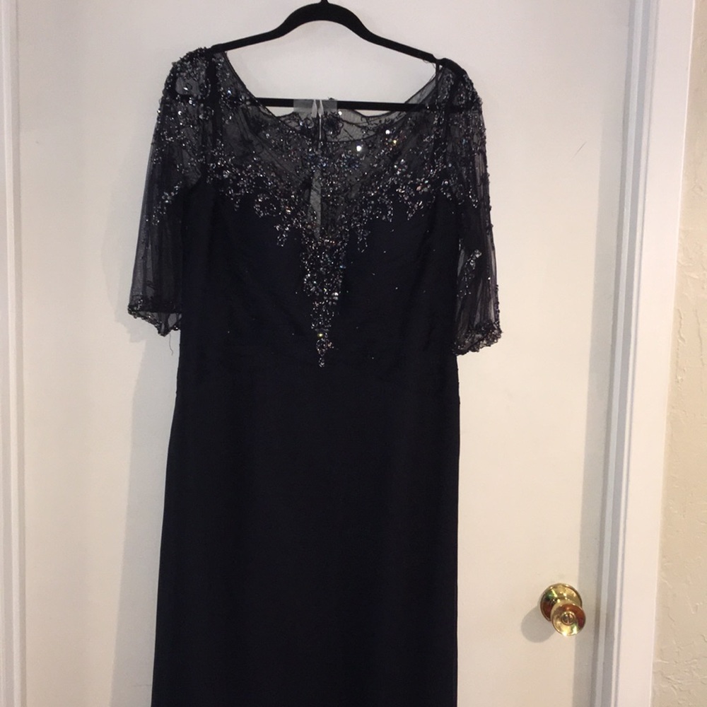 Long dress for formal wear, bridal party or prom…